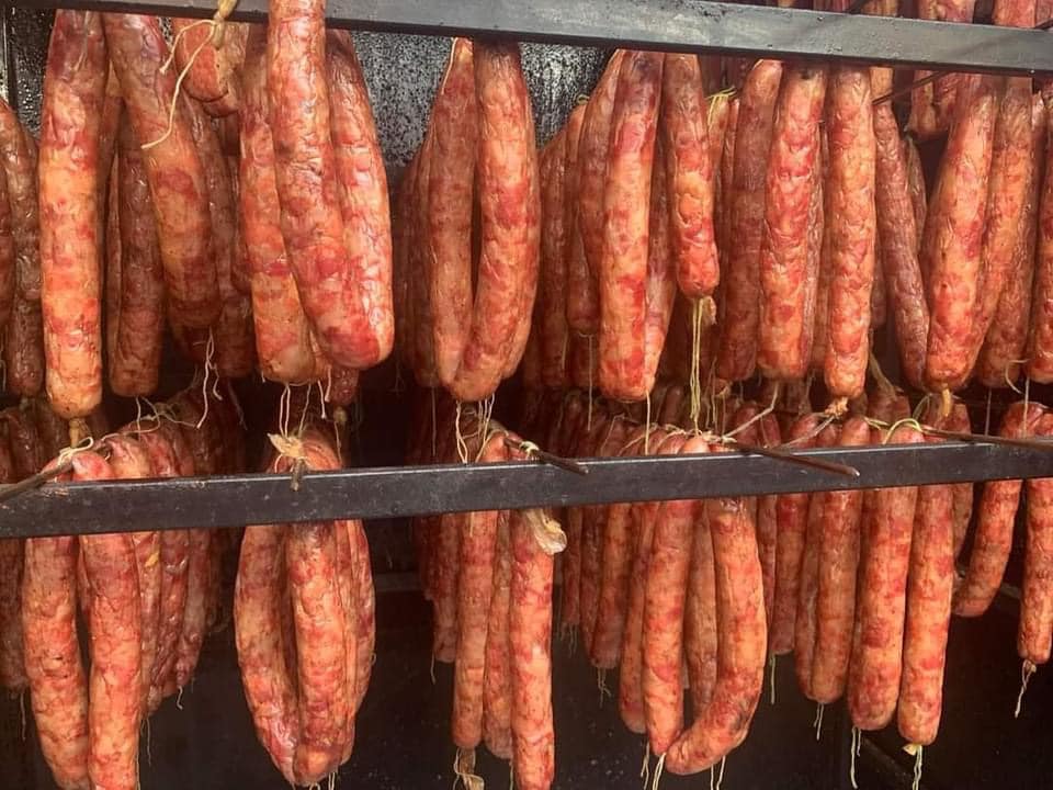 Lạp xưởng được hun khói tự nhiên